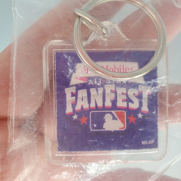 T-mobile Baseball All Star MLB Fanfest Keychain - Picture 1 of 4